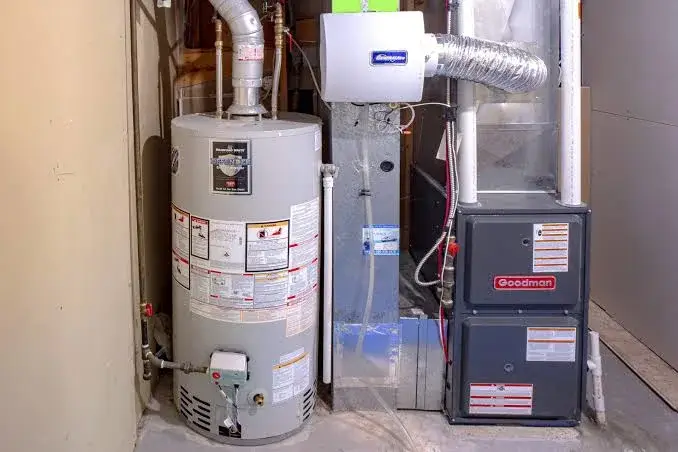Hot water storage tank